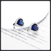 أقراط Huggie من الفضة الإسترليني S925 مرصعة بالمويسانيت على شكل قلب رومانسي